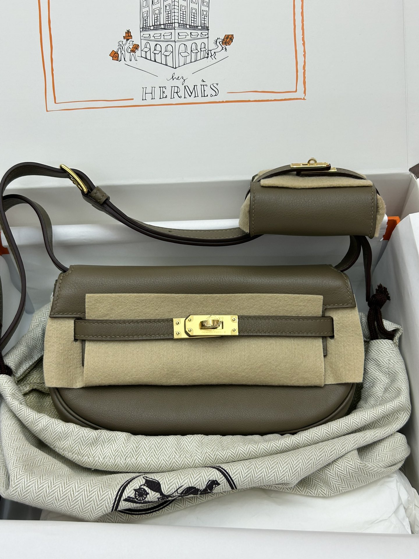 Hermes Kelly Moove Shoulder Bag In Etoupe Swift Leather